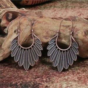 NWT! Bohemian Boho Antiqued Bronze Tone Leaf Pierced Dangle Earrings!